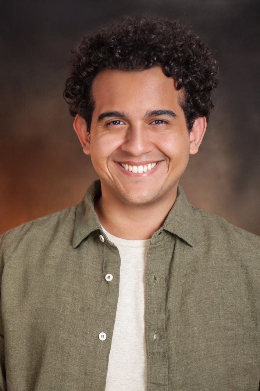 Julio Batista headshot